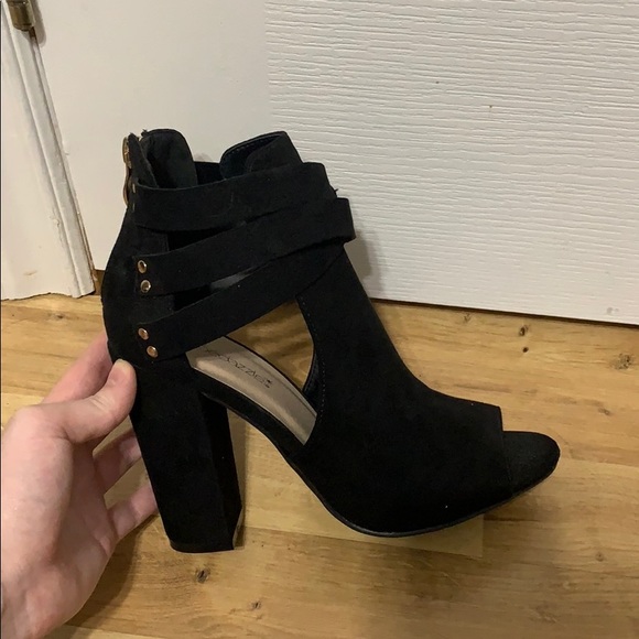 cute heels! - Picture 2 of 4